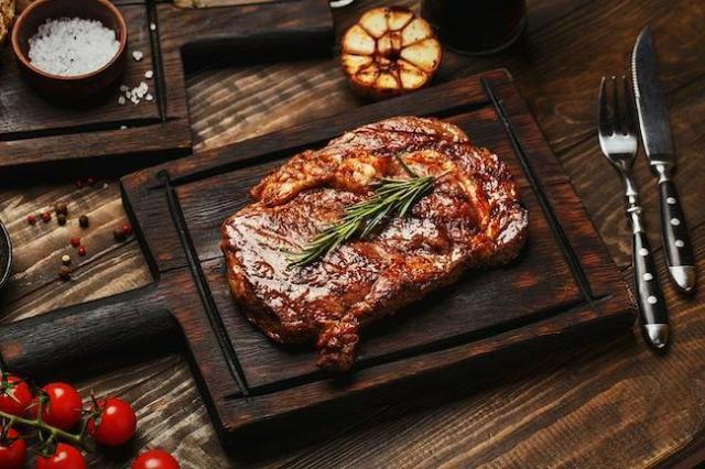 Ribeye Steak With Mashed Potatoes & 5-Way Veggies - NEW