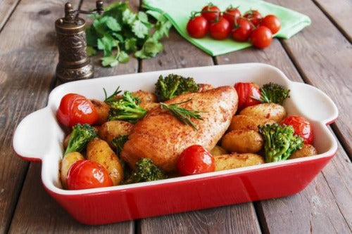 Our tender grilled chicken is seasoned with spices, sliced and topped with pesto, Italian herbs, olive oil, house seasoning, paired with our delicious roasted vegetables and roasted potatoes.